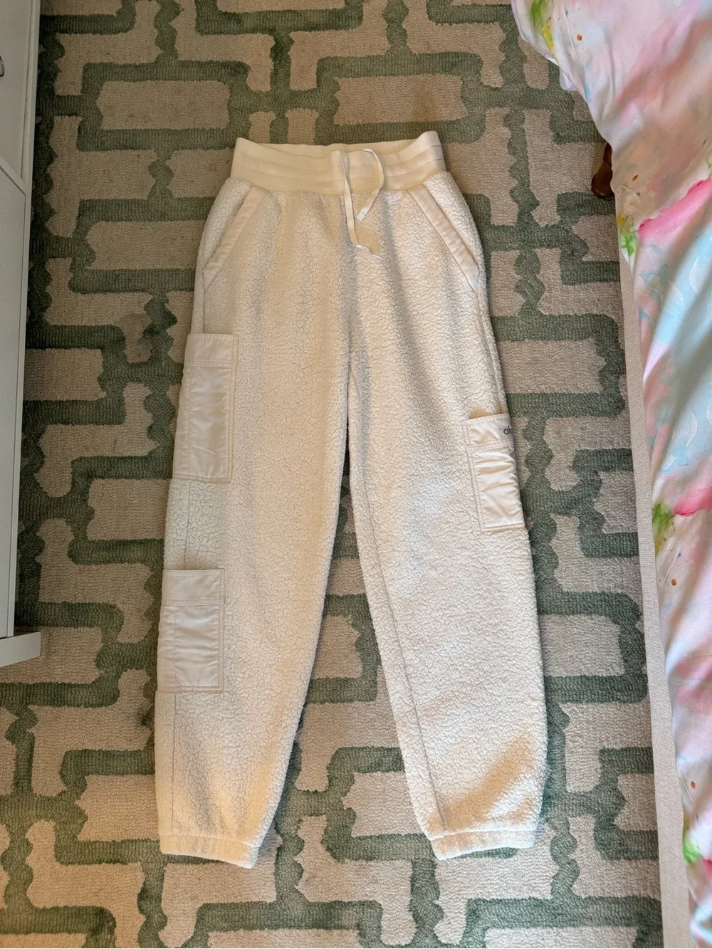 ALO Micro Sherpa High Waist Solstice Sweatpant in Ivory